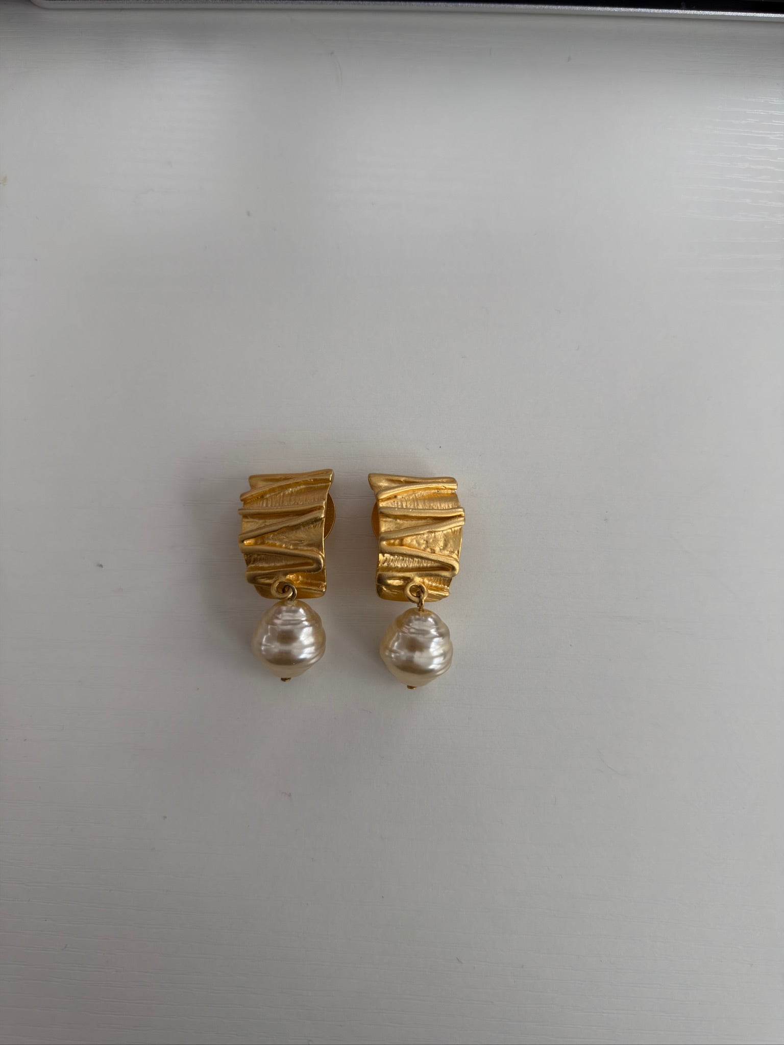 Zig Zag Clip On W/ Faux Pearl